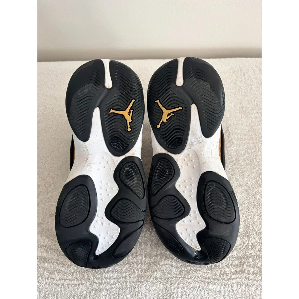 JORDAN MAX AURA 4  - KIDS SIZE 6Y